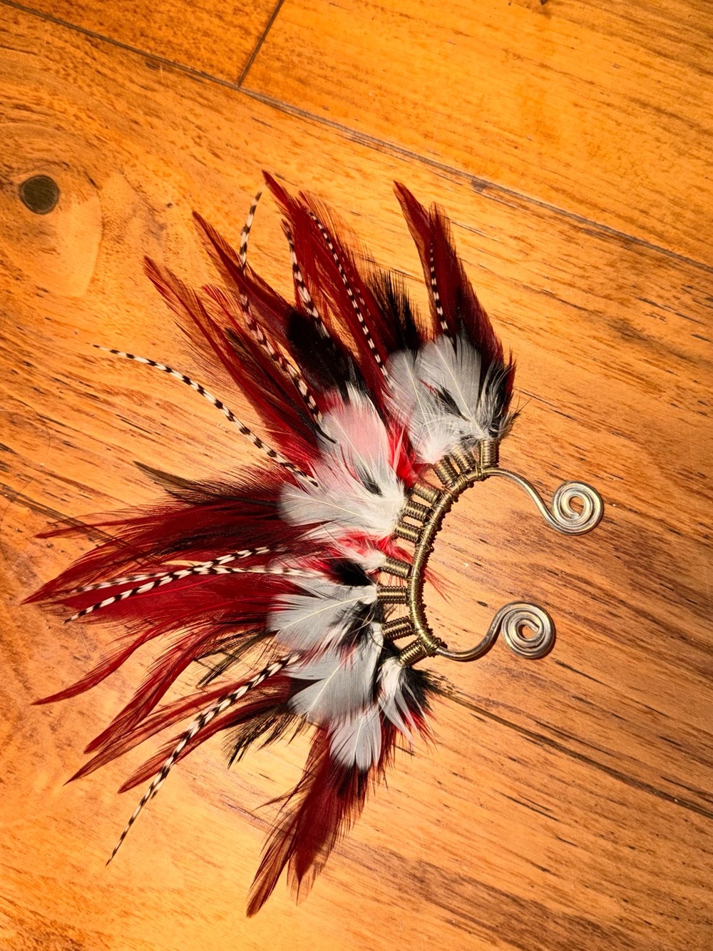Decorative Feather Napkin Ring – Red, White & Black